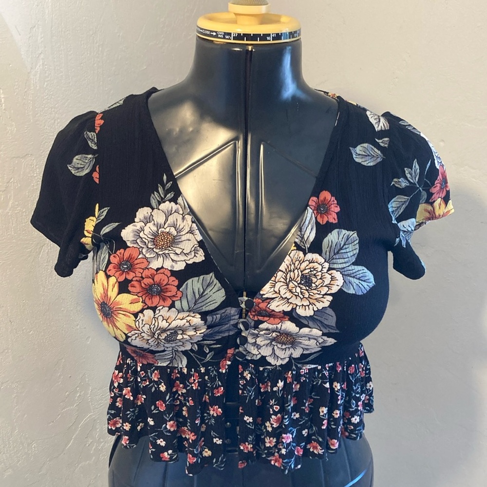 Ivy + Main Floral Button V-Neck Crop Top